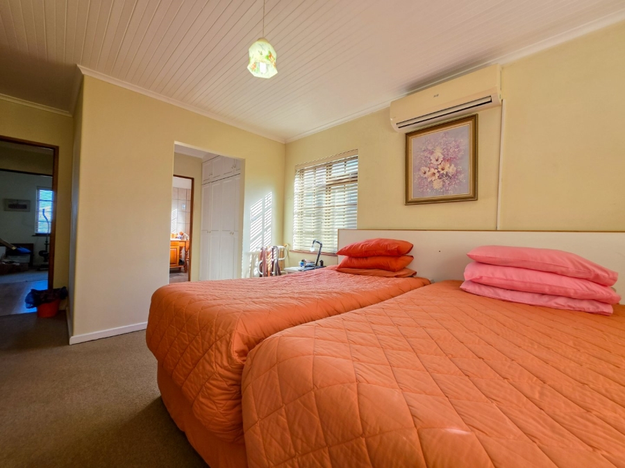 4 Bedroom Property for Sale in Stilbaai Wes Western Cape
